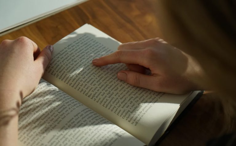 یقه مراسم دم کردن قهوه را برمی گرداند